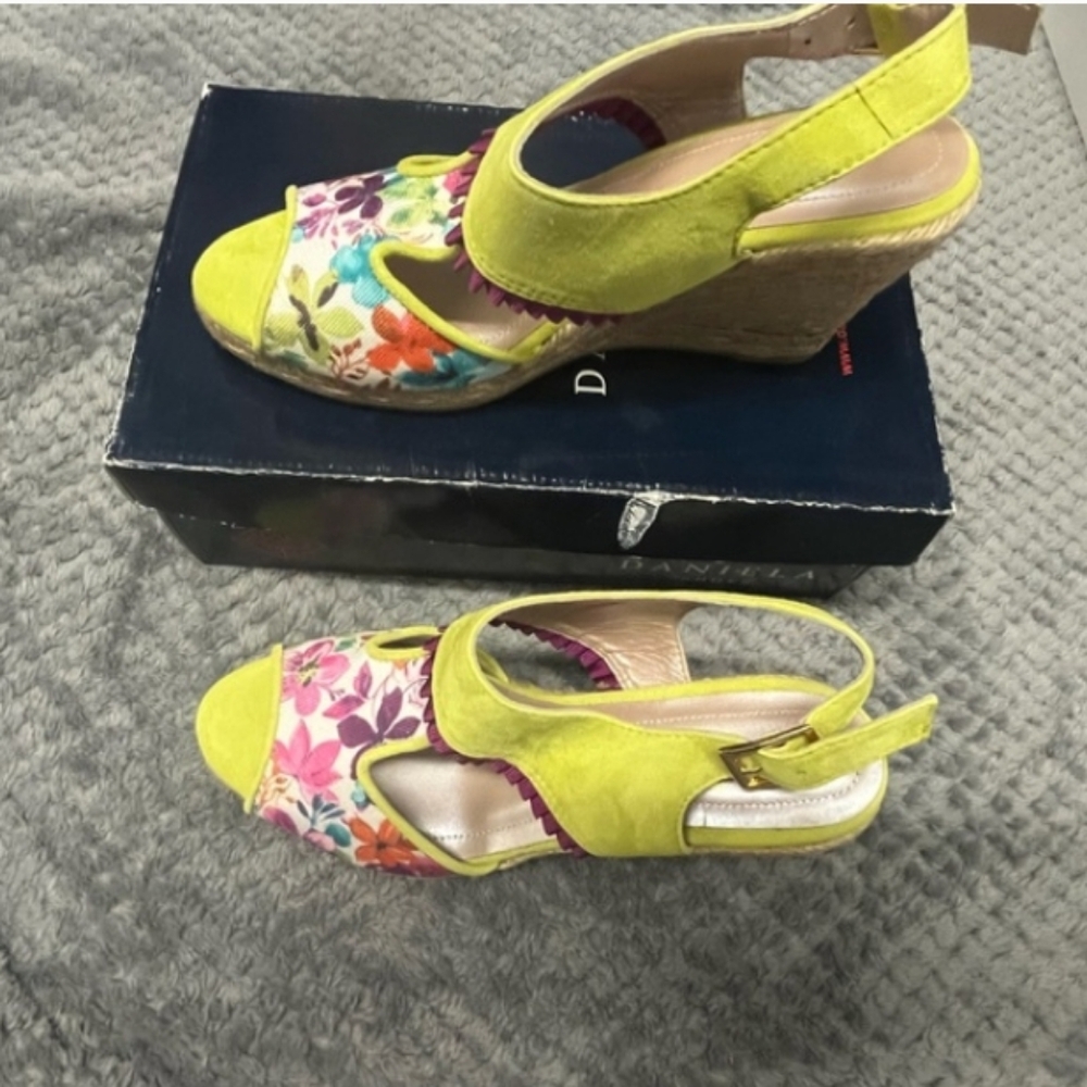 Ladies sandals slopes and linen
